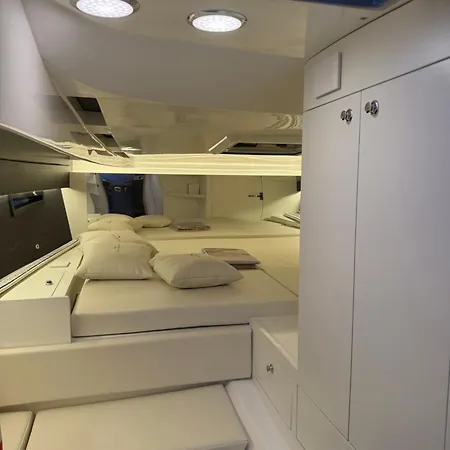 Notte Romantica Su Nave 船上ホテル Feriolo